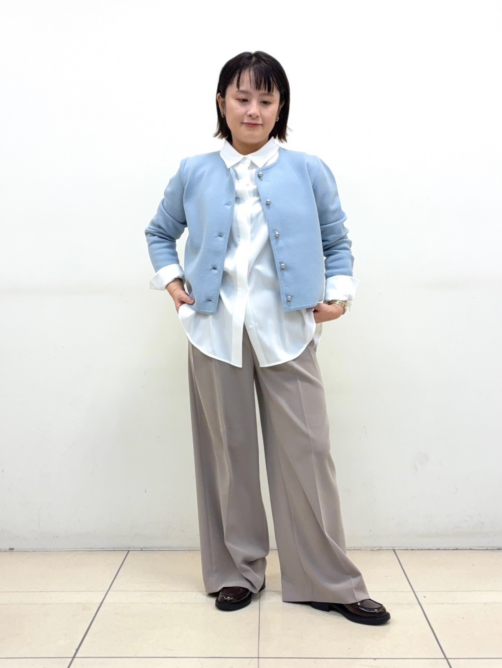 オーバーサイズテーラードジャケット、ワイドパンツ（ダブルクロス