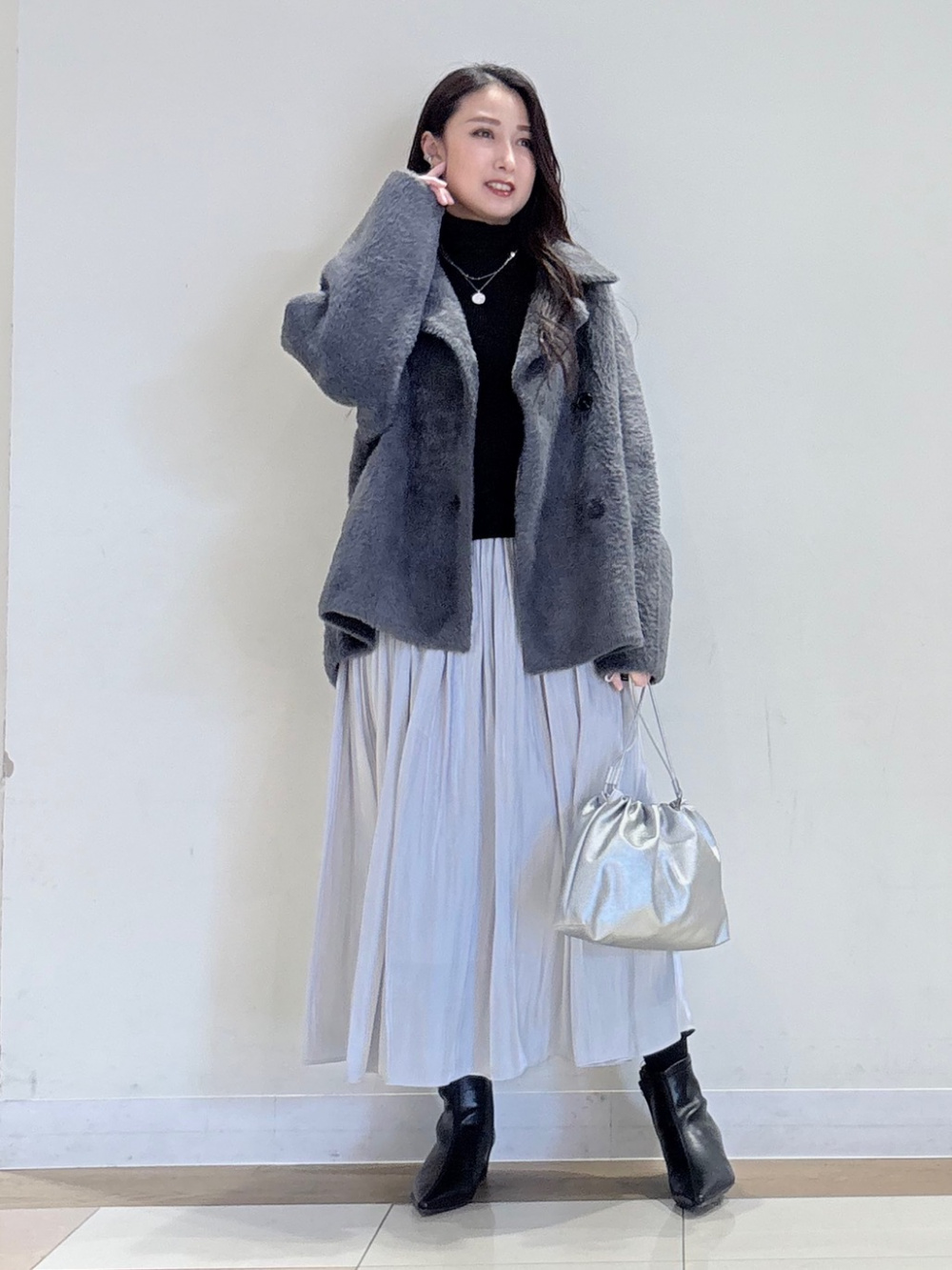 フェザーヤーンニットコート」の着用コーディネート| プラステ