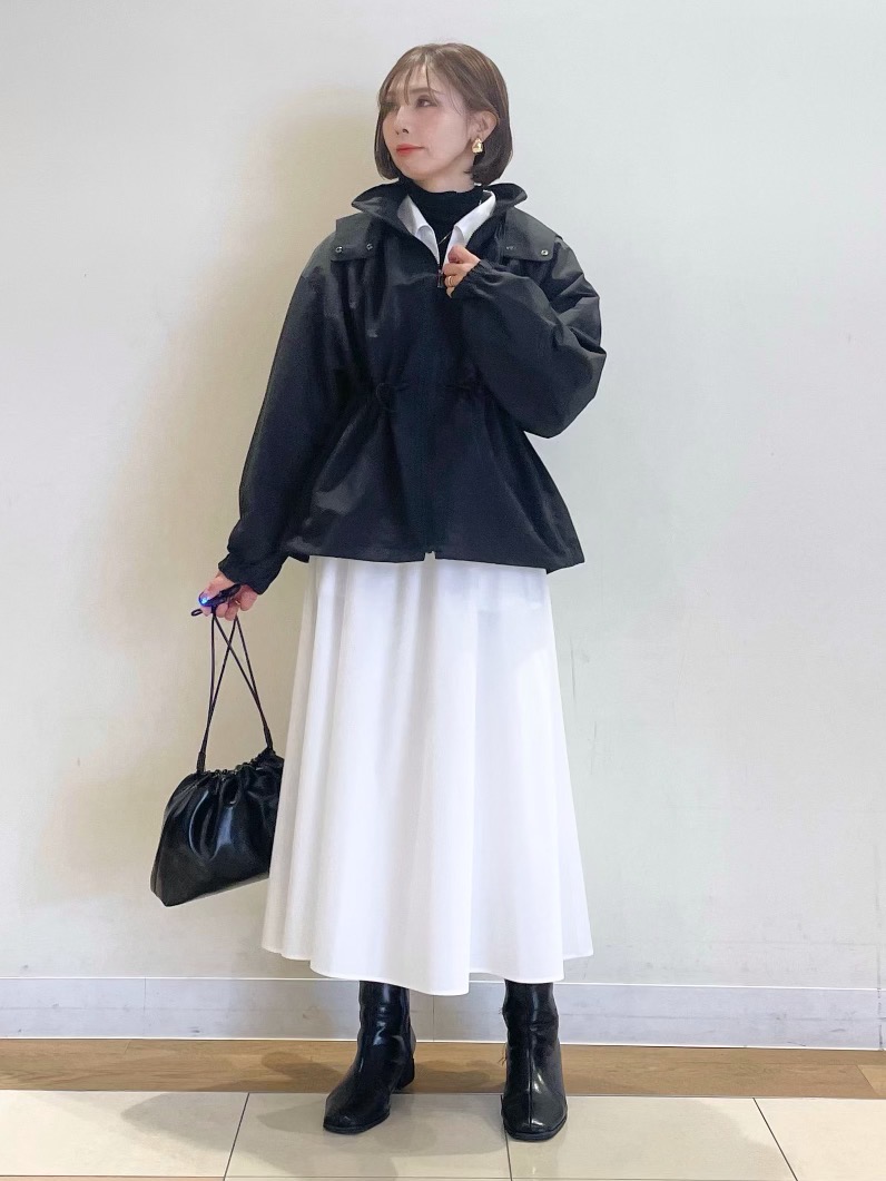 ブルゾンを羽織ったコーデ