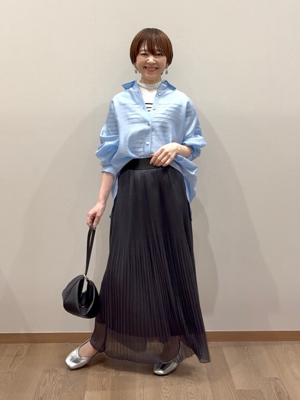 アシンメトリーフレアスカート、センターシームバレエシューズの