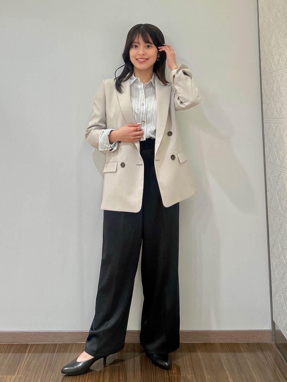 ケープドッキングセーター、プレミアムオックスストレートパンツ」の