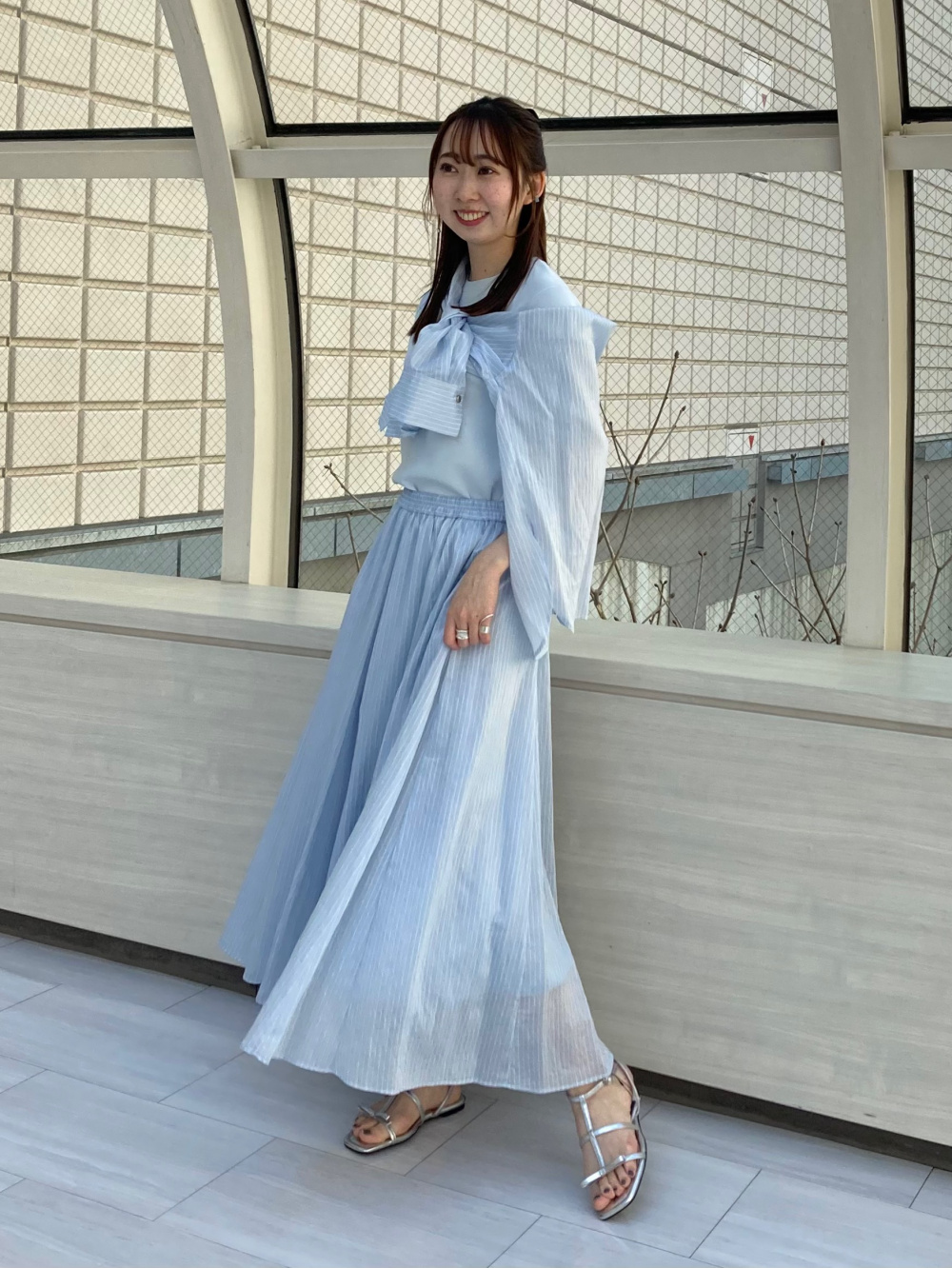 ダブルポケットシャツワンピース、ナローストラップリボンサンダル」の