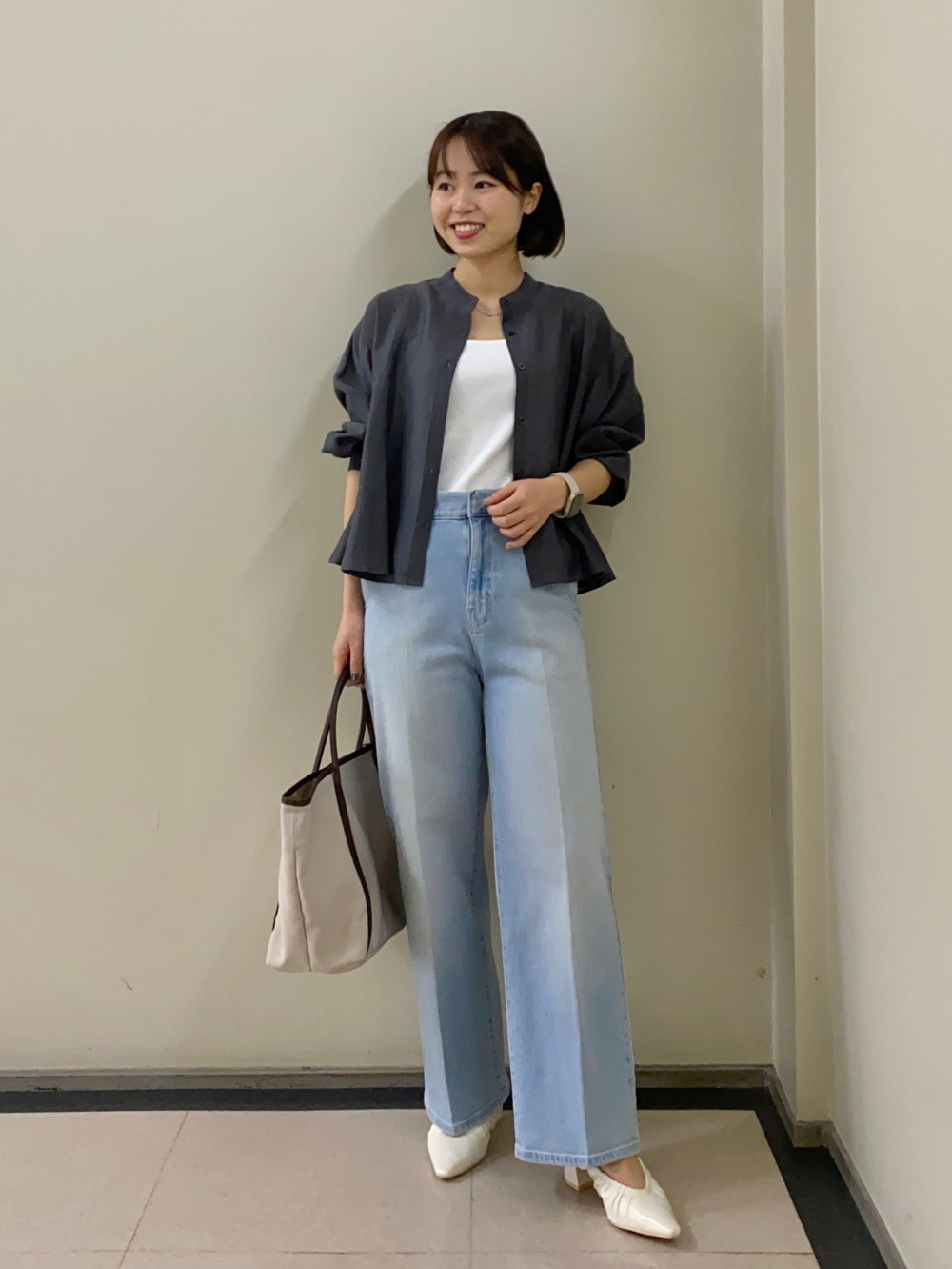 シアーペプラムシャツのコーデ