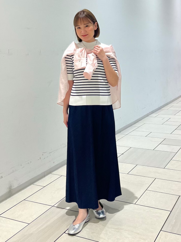 アシンメトリーフレアスカート、センターシームバレエシューズの
