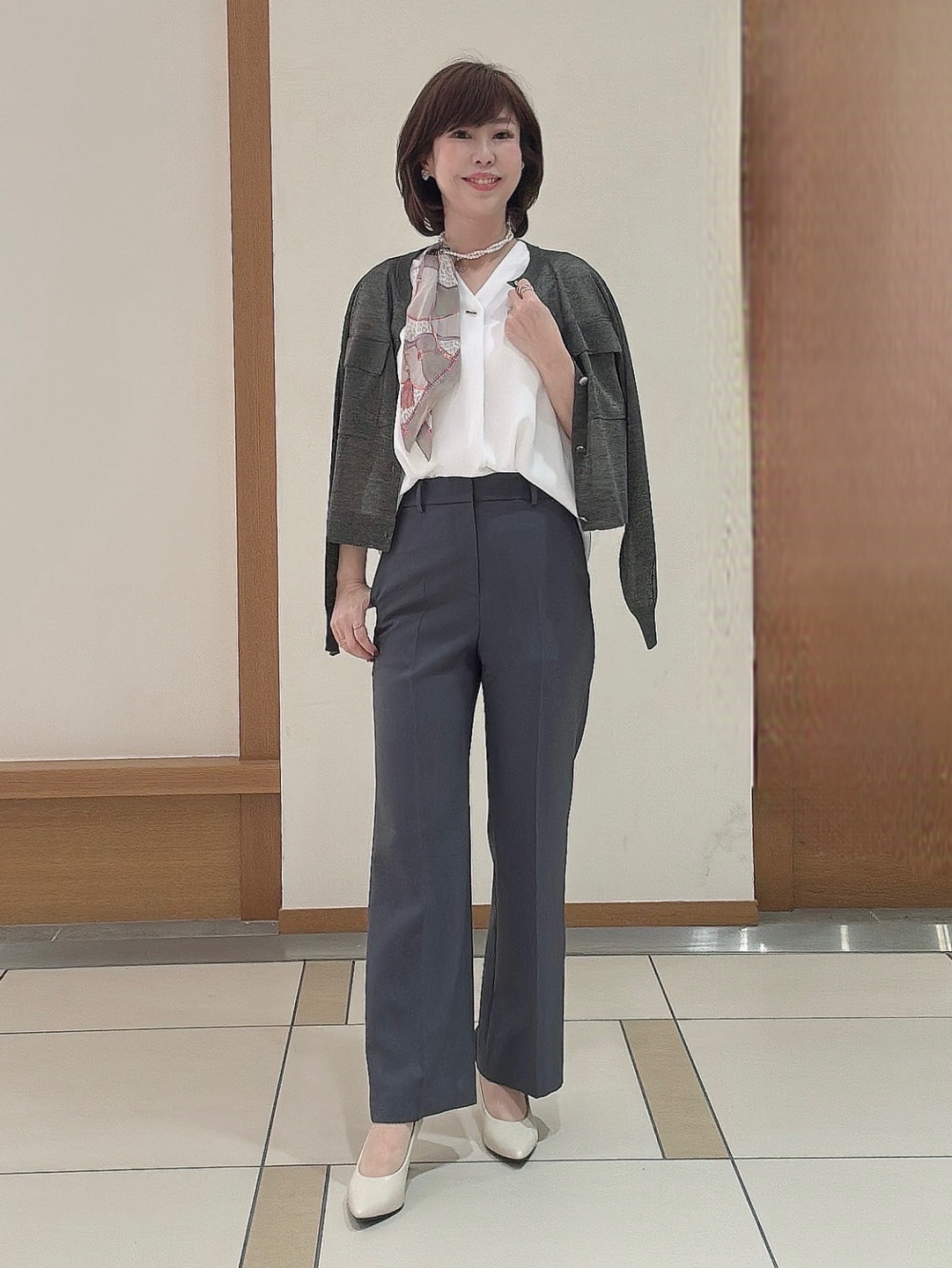ケープドッキングセーター、プレミアムオックスストレートパンツ」の