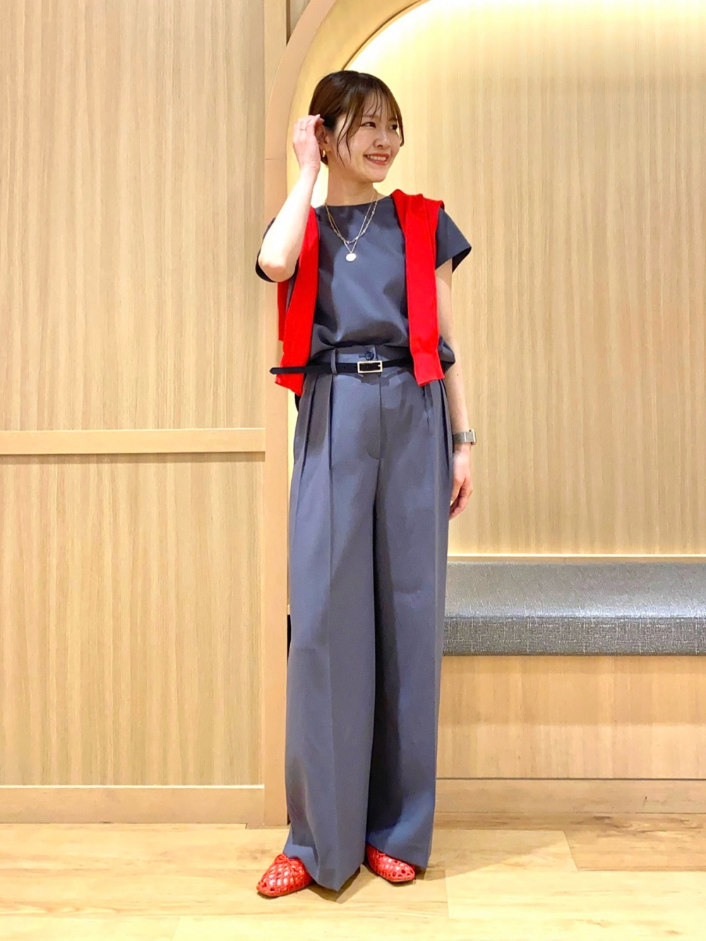 グレーのワントーンコーデ
