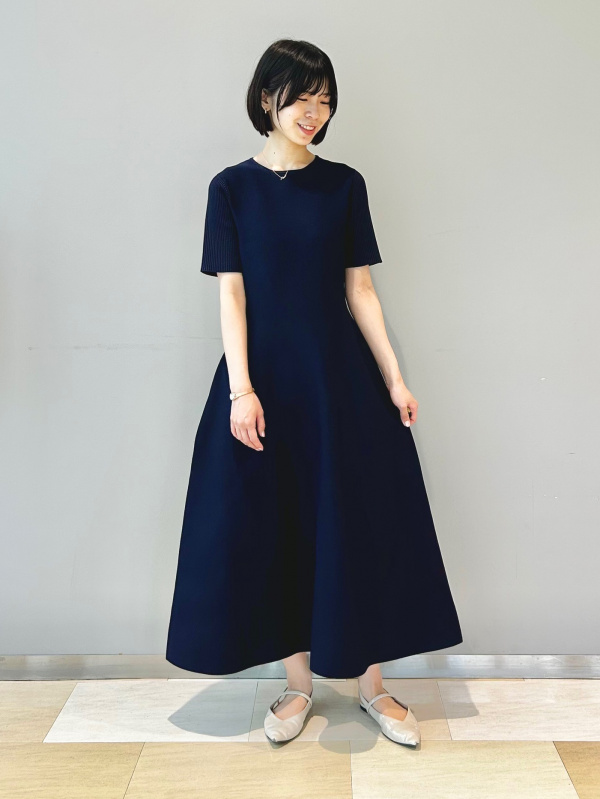 ホールガーメント®ワンピースのコーディネート・着用イメージ｜プラステ