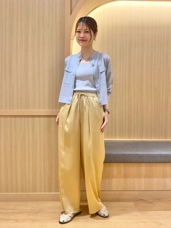 シアークルーネックカーディガンのコーディネート・着用イメージ｜プラステ