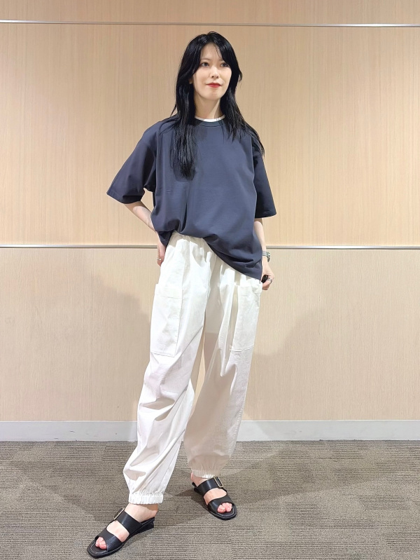 ハイストレッチリネンイージーパラシュートパンツのコーディネート