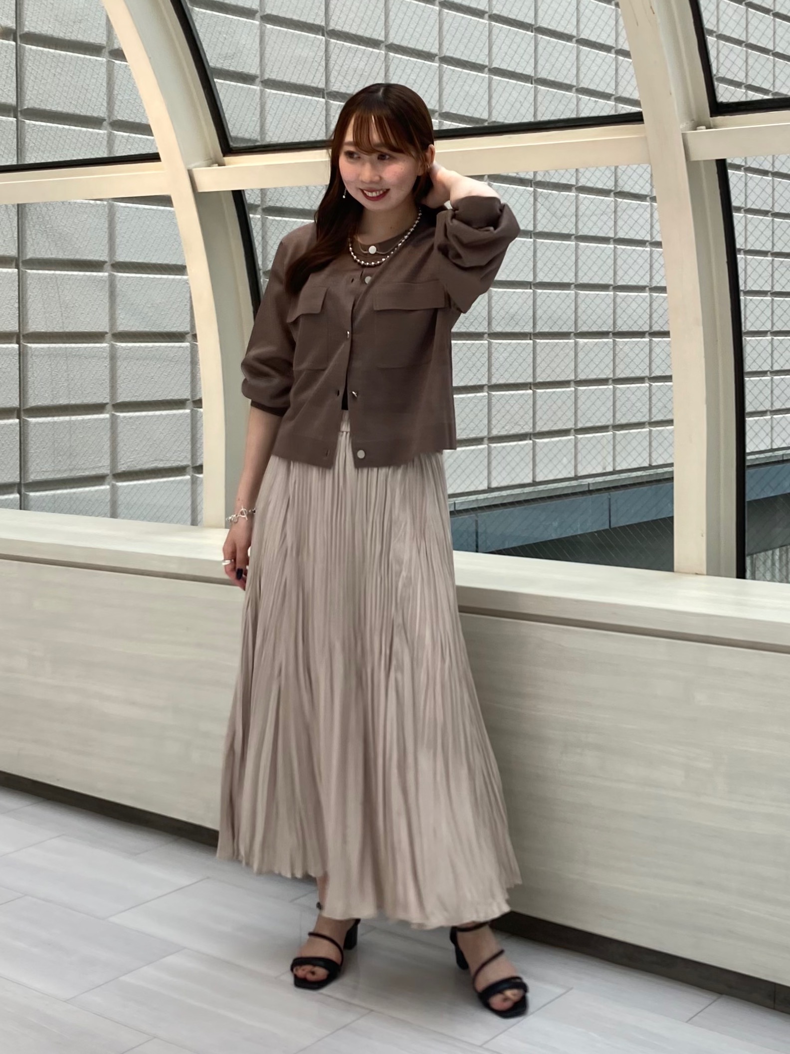 シアーのカーディガンを使ったコーデ