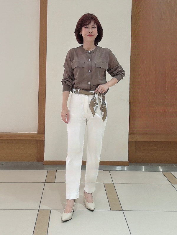 シアークルーネックカーディガンのコーディネート・着用イメージ｜プラステ