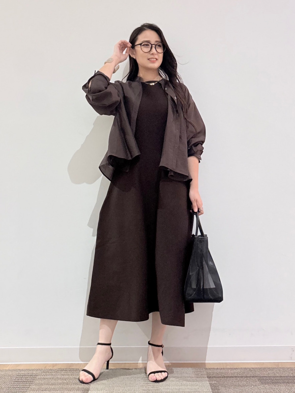ホールガーメント®ワンピース、スクエアチェーンネックレスの