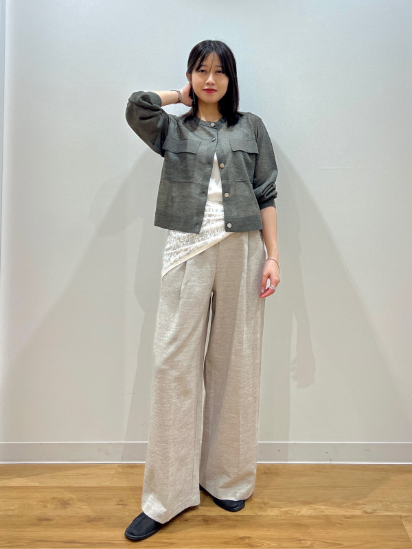 シアークルーネックカーディガンのコーディネート・着用イメージ｜プラステ