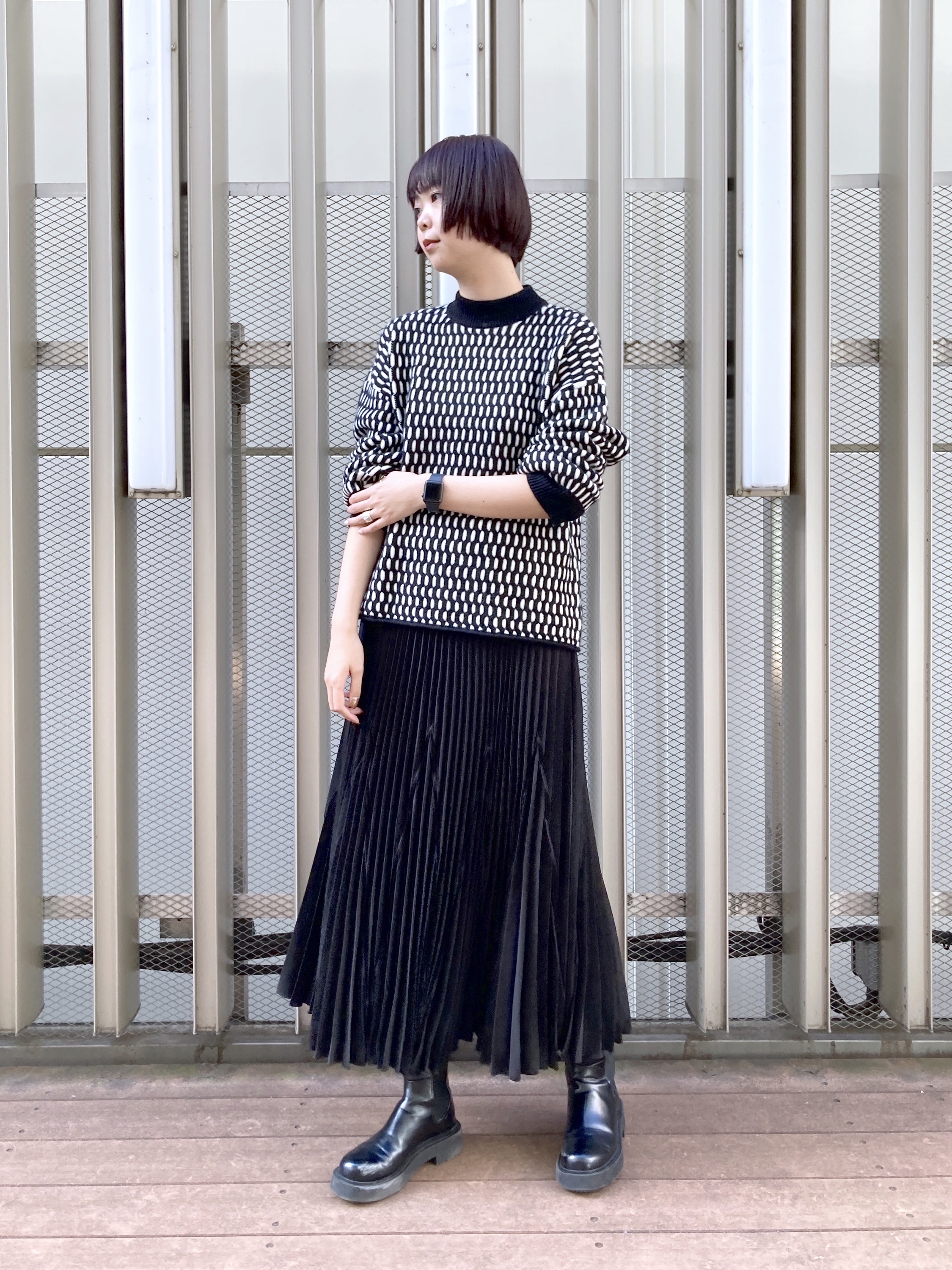 SKIRTS WITH A TWIST | Theory luxe[セオリーリュクス]公式通販サイト セオリースクエアプリントブラウスとスカート