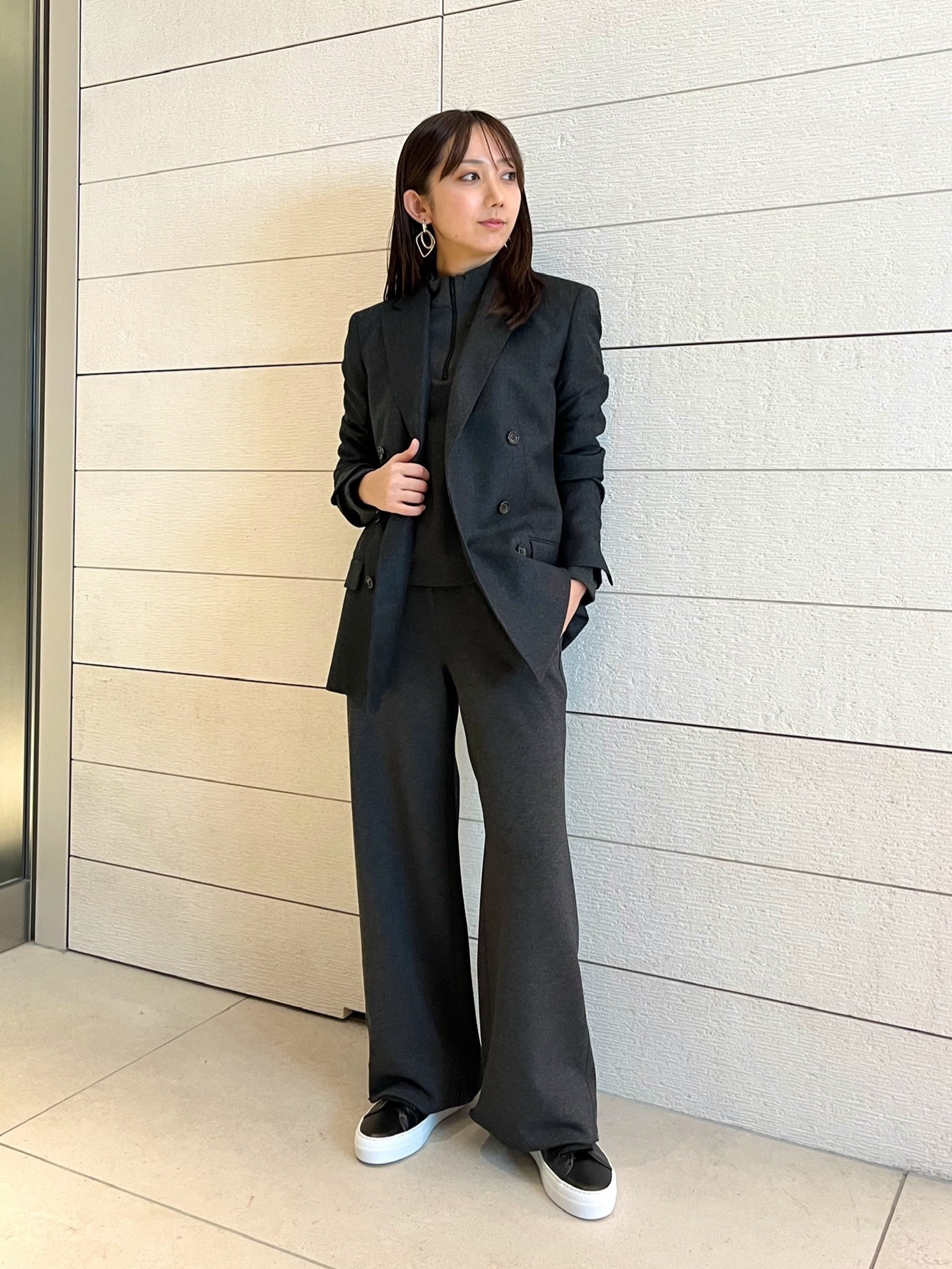 美品 セオリー パンツスーツ セットアップ 伸縮性 シングル 黒 8 2XL コーディネート詳細 | StyleHint | Theory（セオリー）公式通販サイト