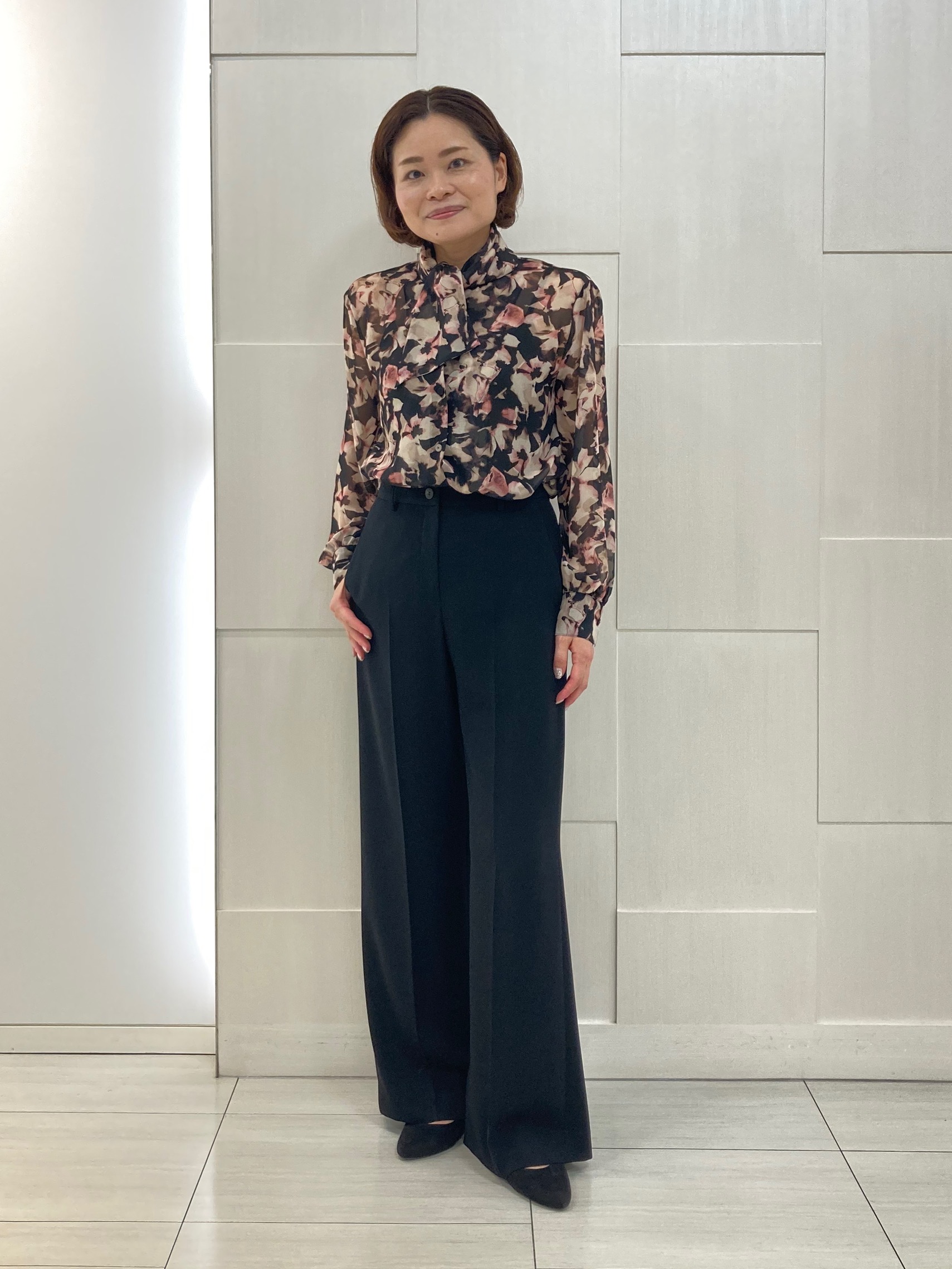 美品♪セオリーリュクス　ポリエステル　シアー　シャツ　ボウタイ　リボン　総柄　M コーディネート詳細 | StyleHint | Theory（セオリー）公式通販サイト