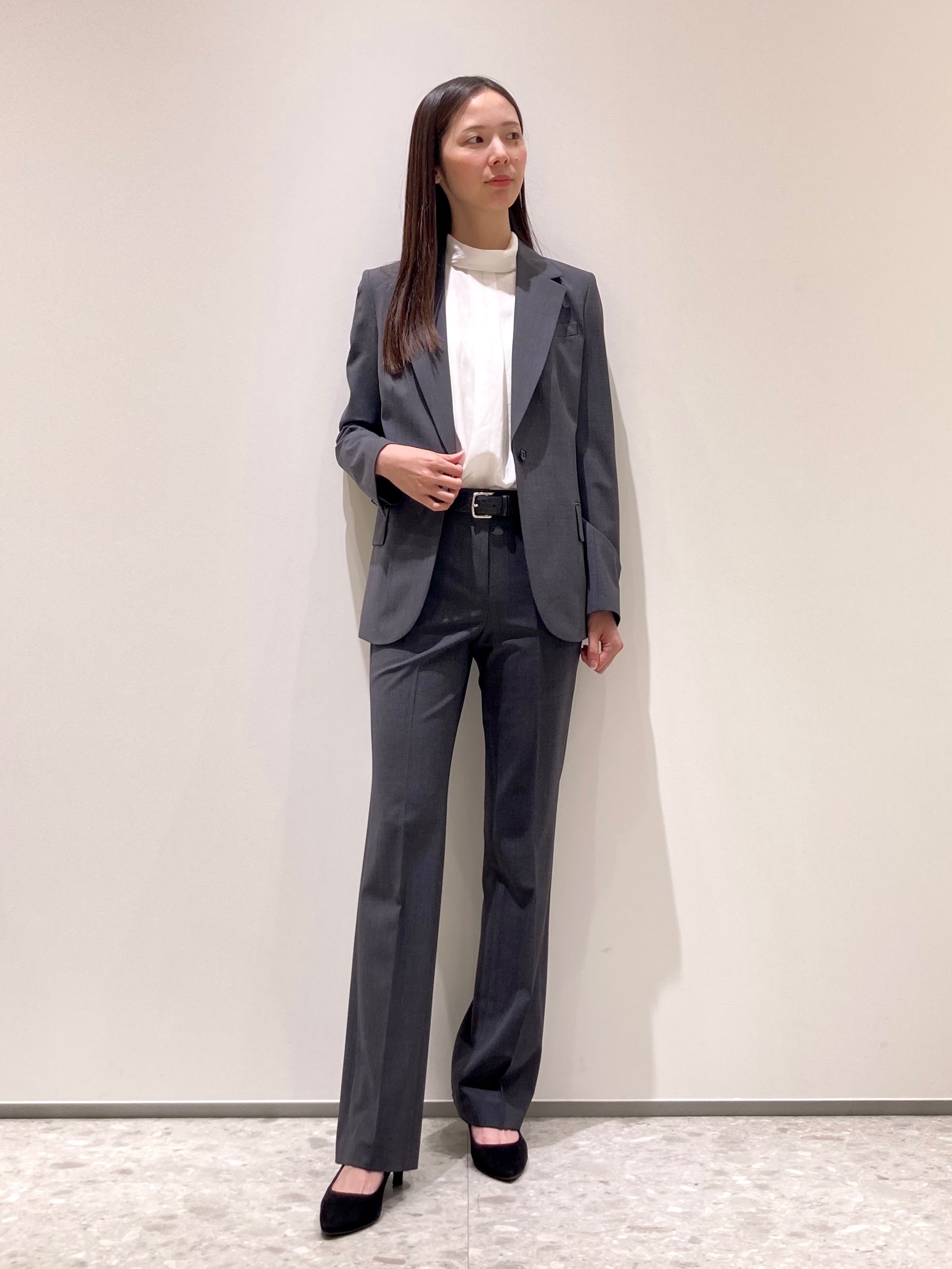 【美シルエット】theory パンツスーツ黒 オフィスカジュアル　きれいめ通勤 コーディネート詳細 | StyleHint | Theory（セオリー）公式通販サイト