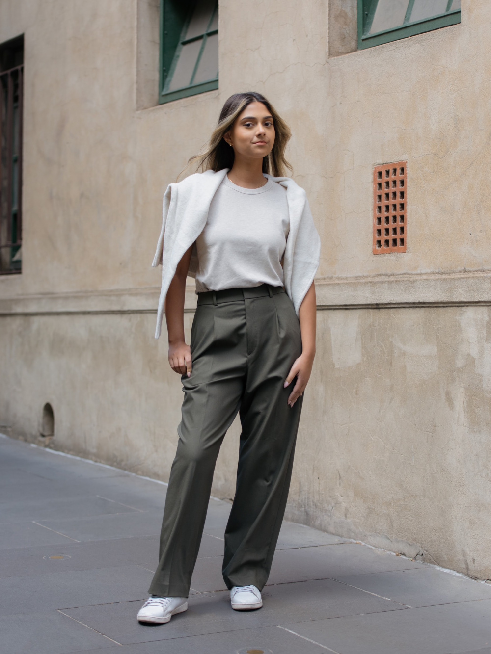 Few ideas on how to style the UNIQLO pleated wide pants #fyp #fashiont