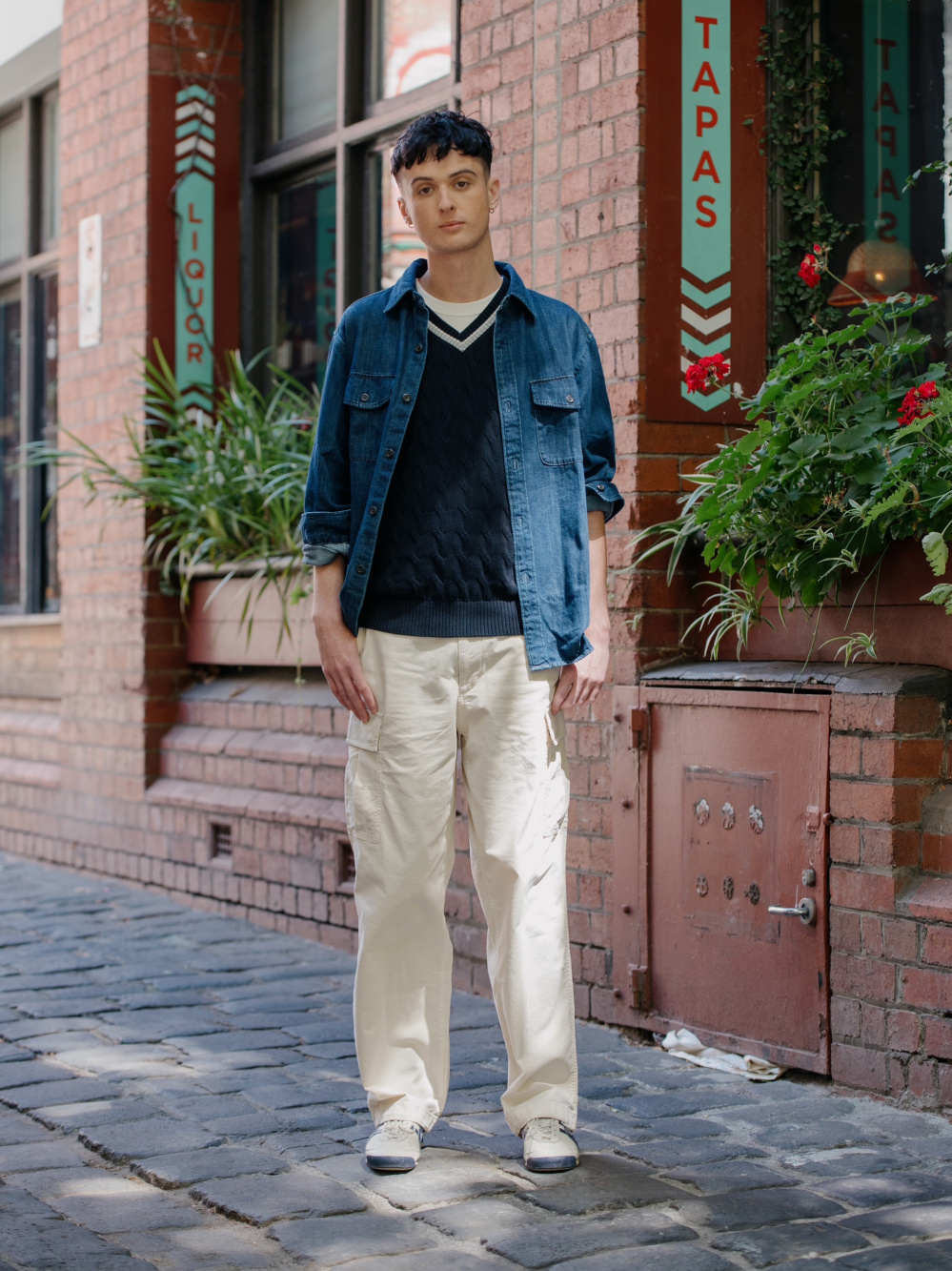 Check styling ideas for「U Crew Neck T-Shirt、Linen Cotton Tapered