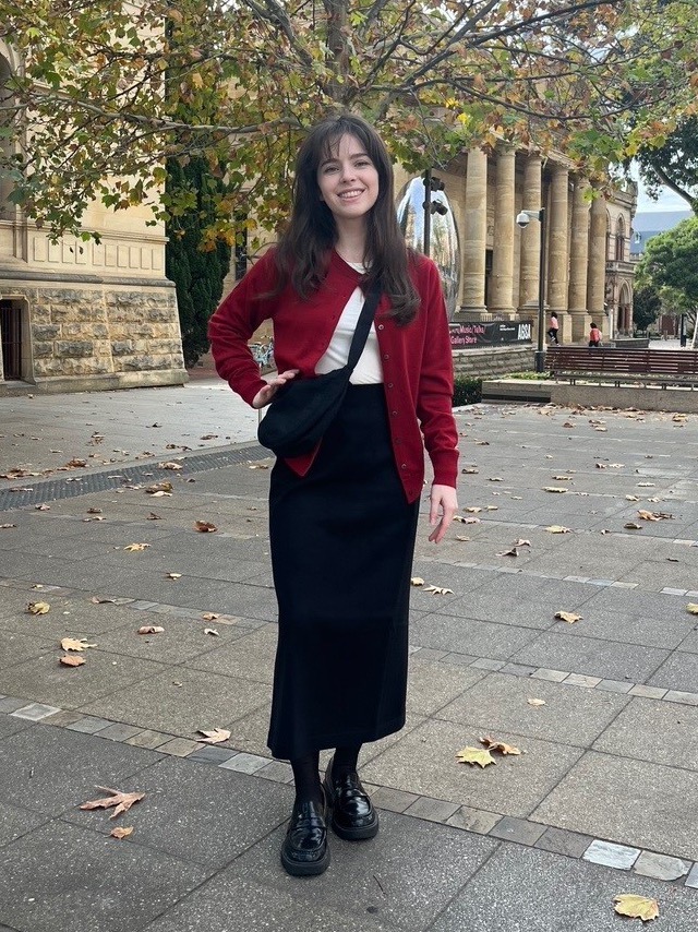 Red skirt outfit yarn hotsell