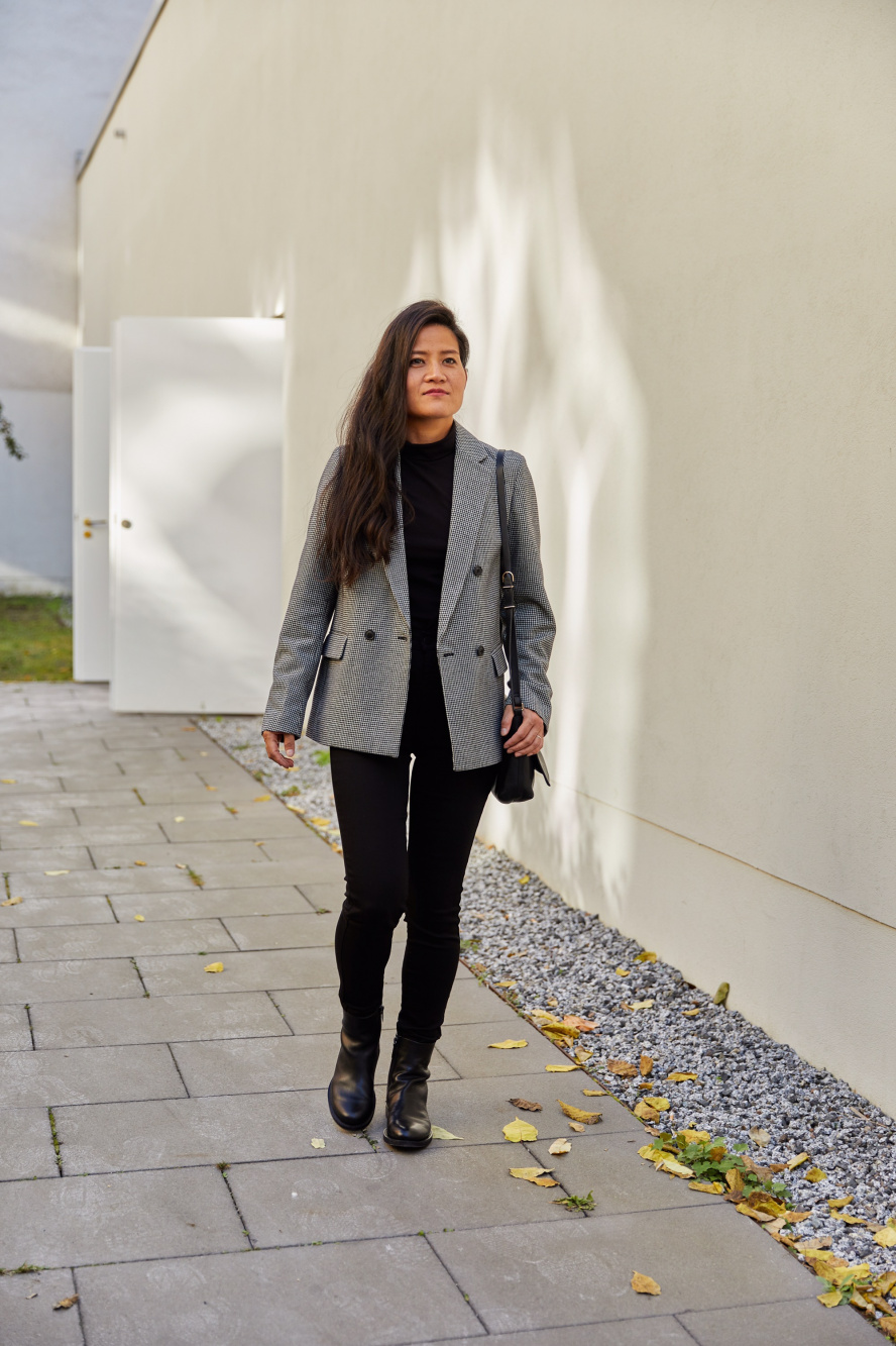 Double Breasted Blazer Outfit With a Black Turtleneck