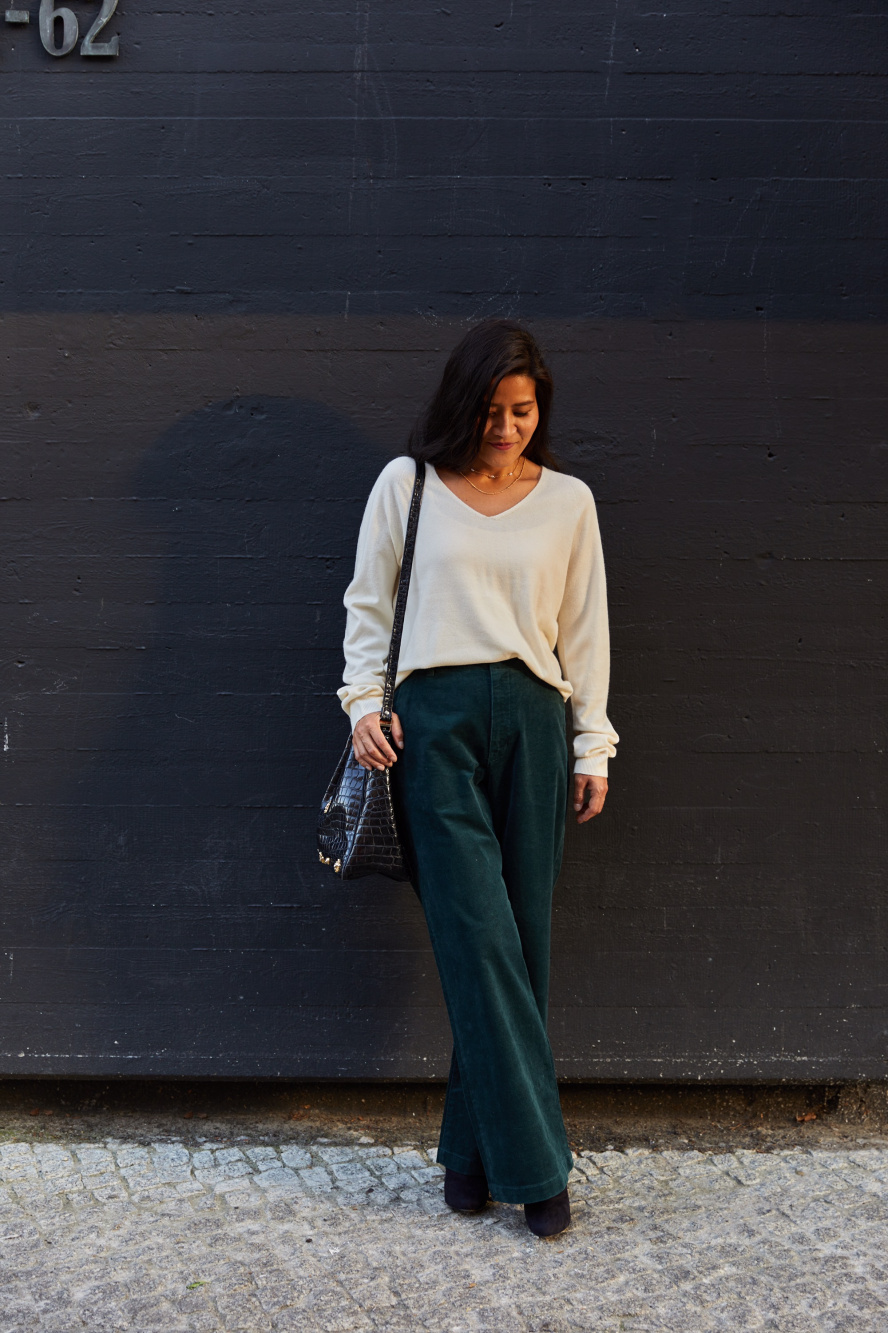 Check styling ideas for「Premium Lambswool Crew Neck Long-Sleeve  Sweater、Wide-Fit Corduroy Pants」