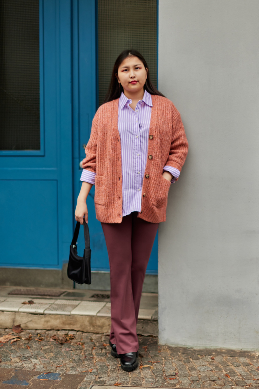 Styling ideas using 「ULTRA STRETCH CROPPED LEGGINGS PANTS (INSEAM  59.5-61.5CM)、UV PROTECTION CREW NECK LONG SLEEVE CARDIGAN」