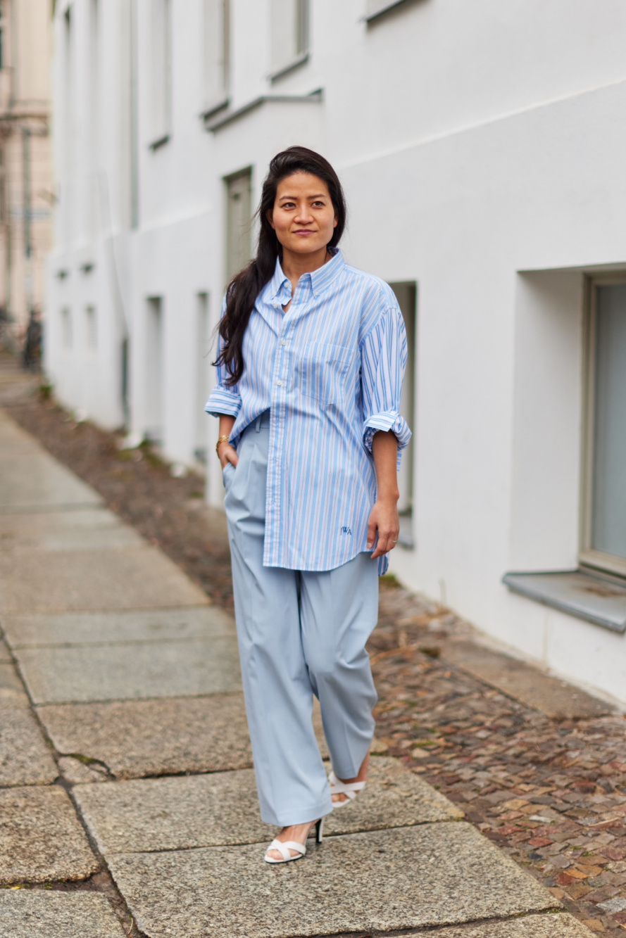 Oversized striped best sale shirt outfit