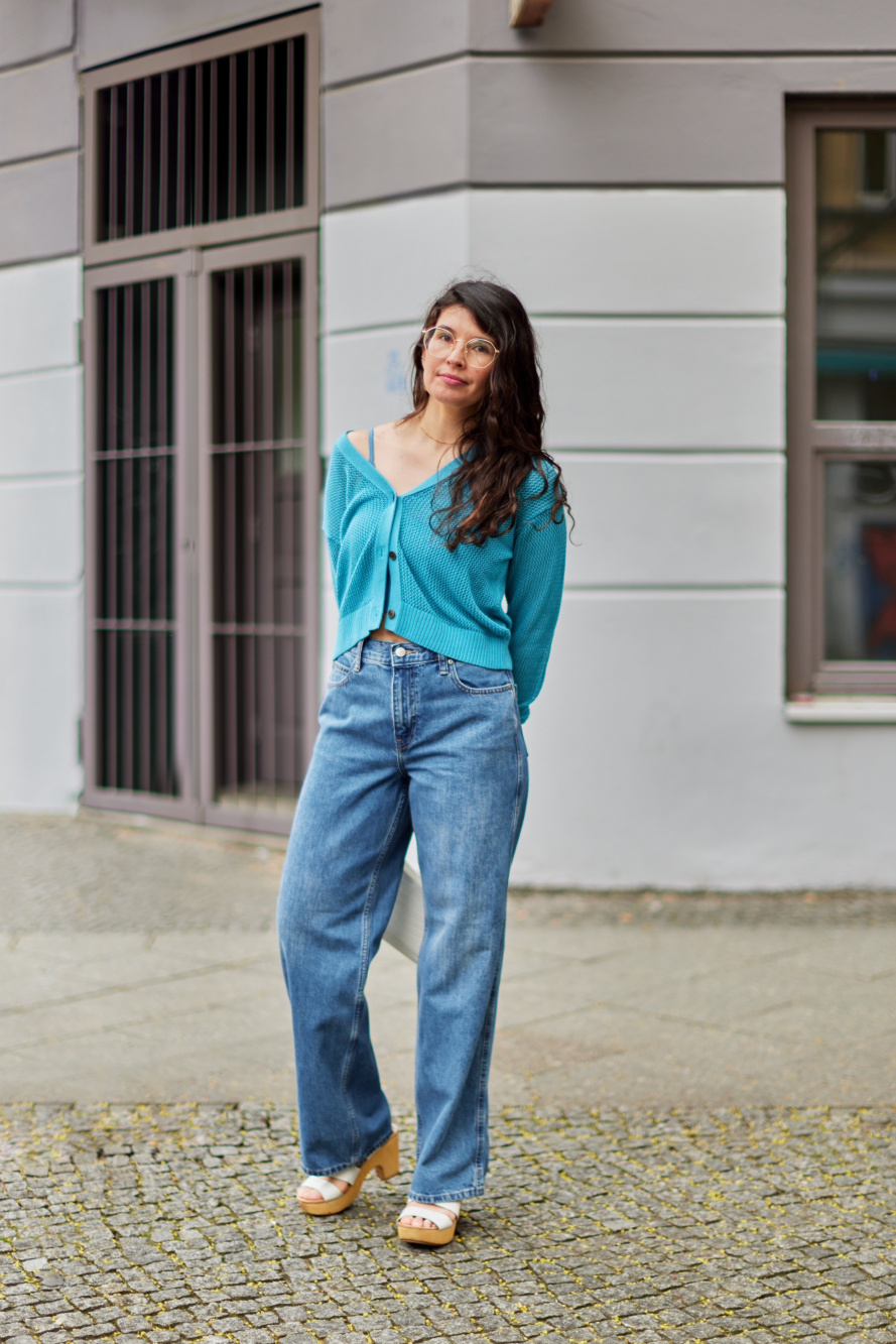 Check styling ideas for「RIBBED CROPPED SLEEVELESS BRA TOP、BOYFRIEND TAPERED  JEANS (ANKLE LENGTH)」