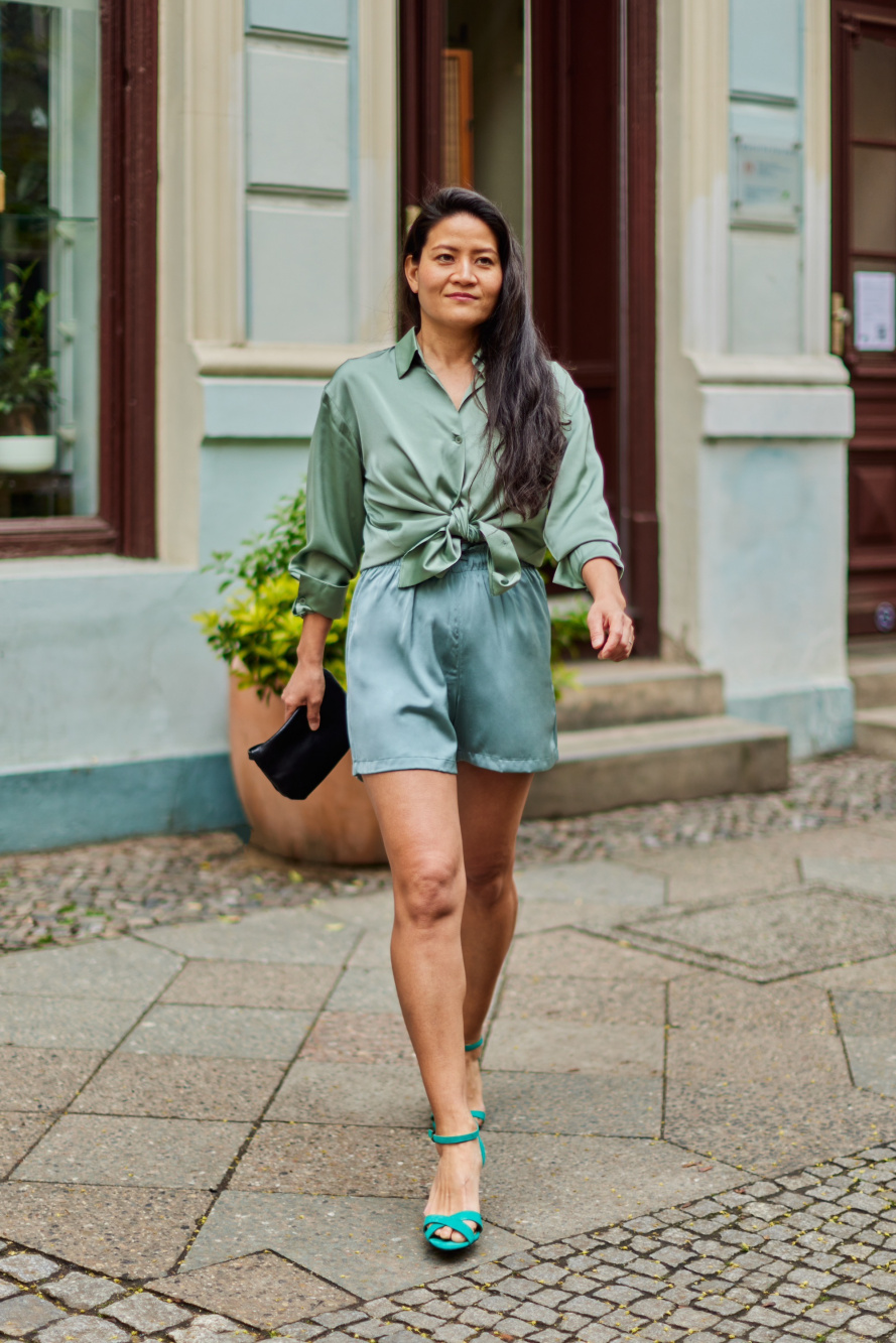 Uniqlo yellow Linen gingham shirt-Uniqlo olive paperbag shorts