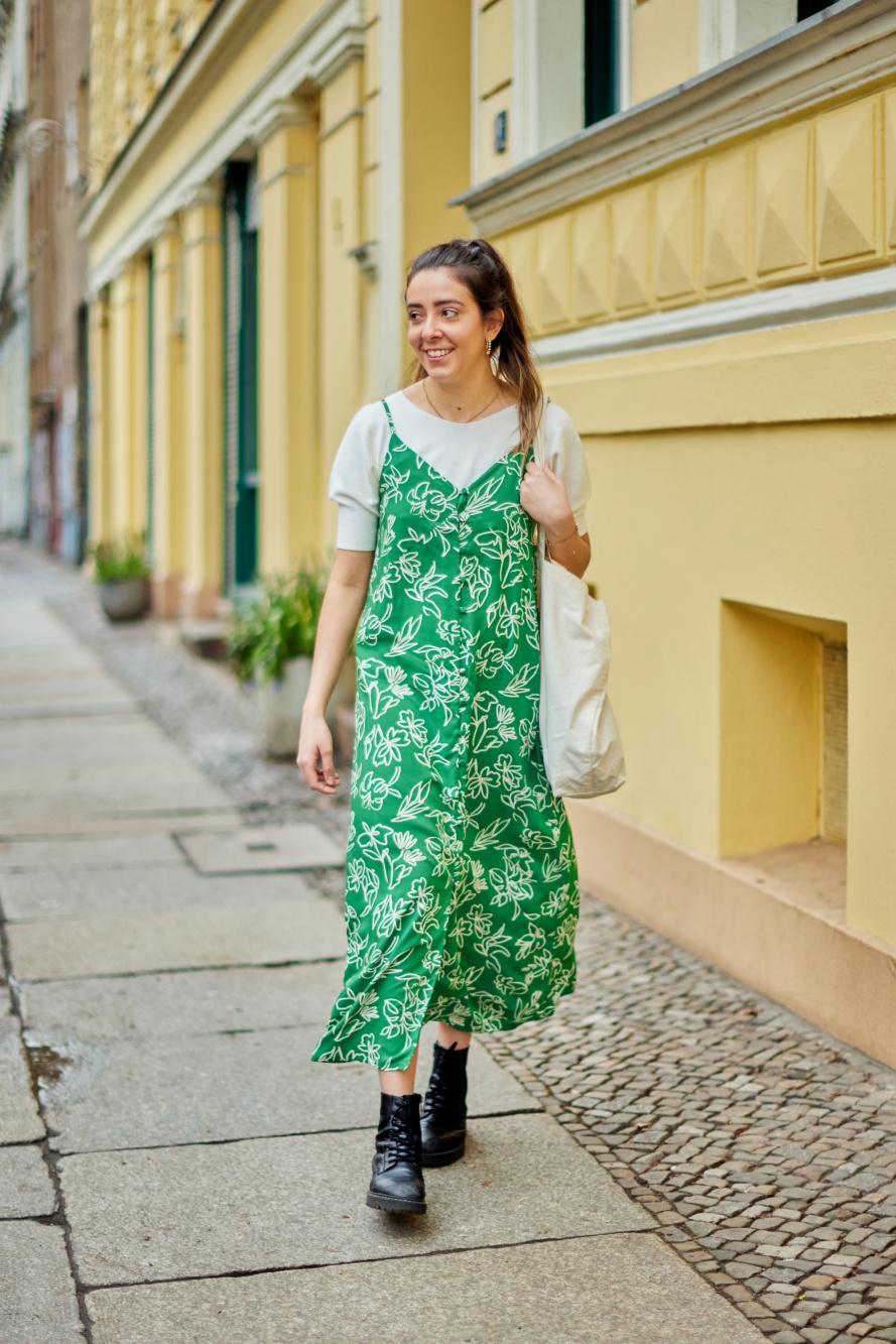 Check styling ideas for「Button Down Camisole Flare Dress、Nylon 2-Way Bag」|  UNIQLO US