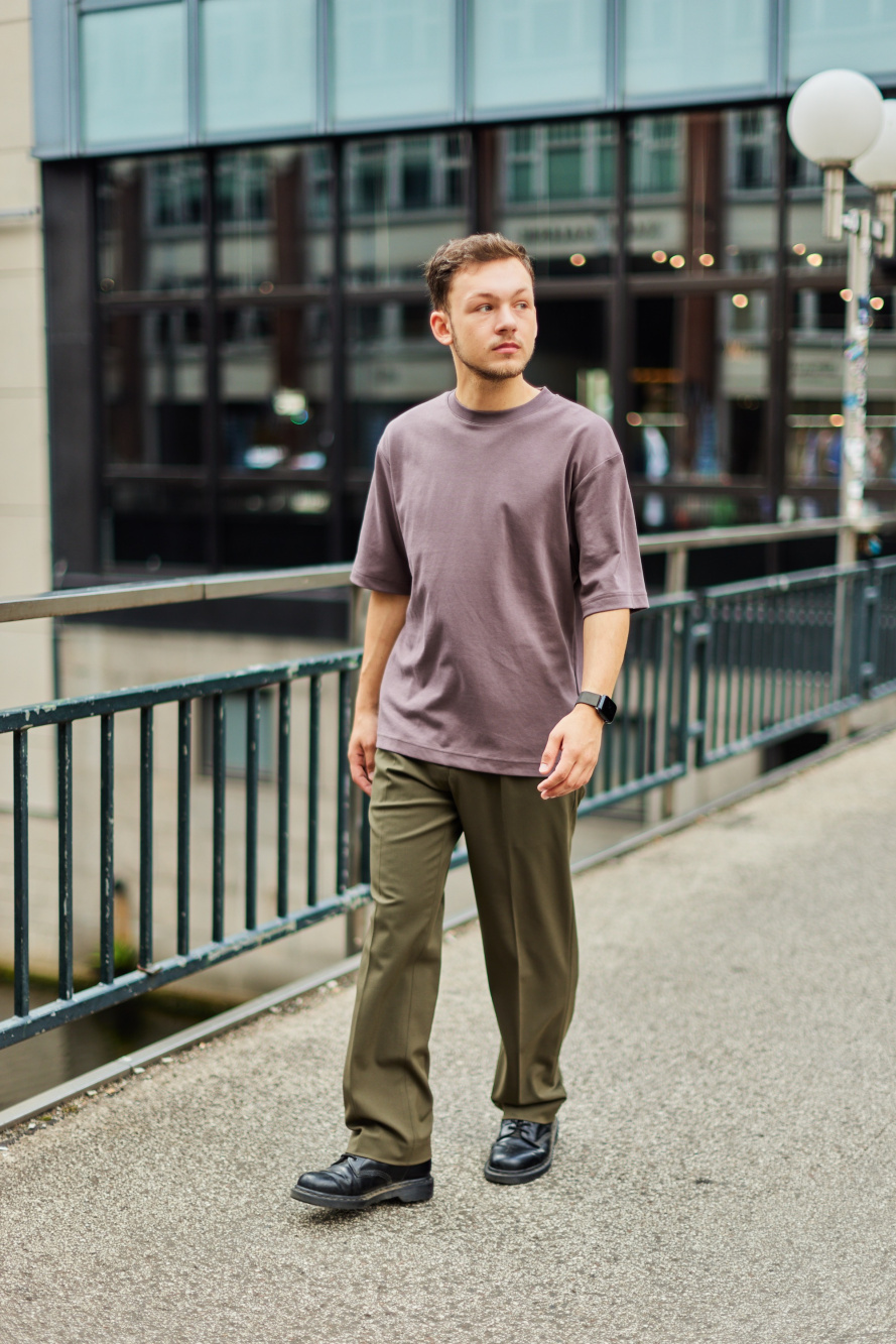 Check styling ideas for「U AIRism Cotton Oversized Crew Neck  T-Shirt、Corduroy Long-Sleeve Work Shirt」