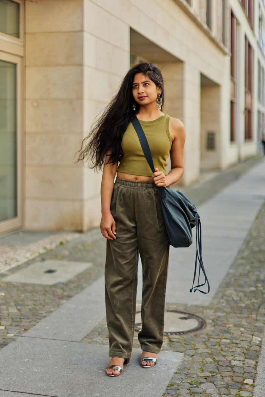 Check styling ideas for「Ribbed Cropped Sleeveless Bra Top、Linen-Cotton  Tapered Pants」