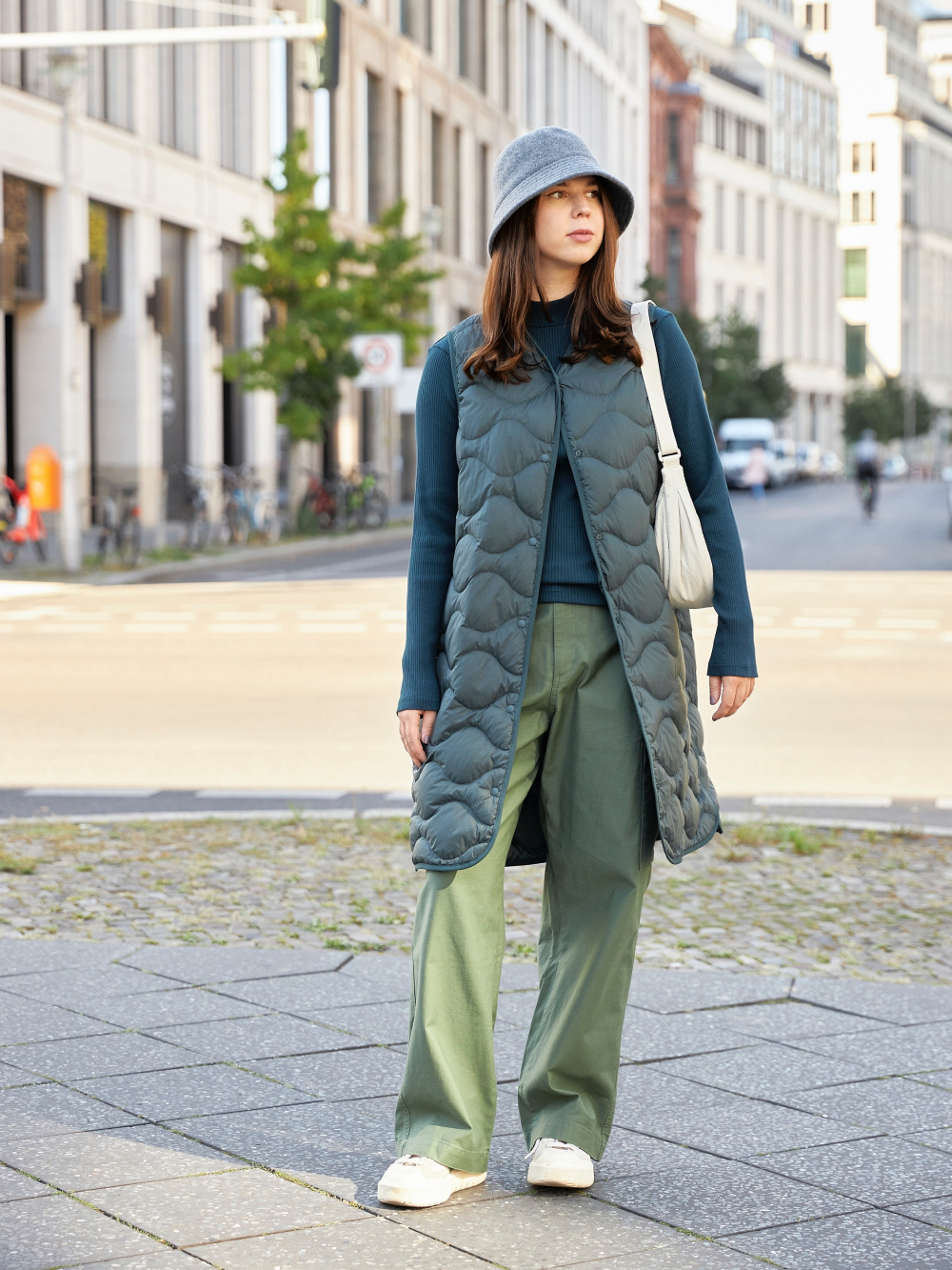 Check styling ideas for「Wide Straight Cargo Pants、HEATTECH Knitted Beanie」