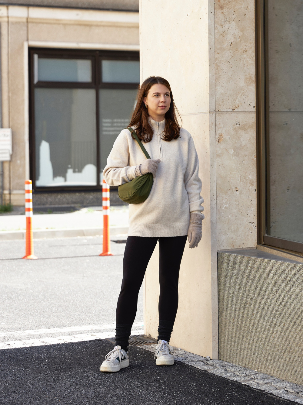 Check styling ideas for「EXTRA STRETCH DRY SWEATSHIRT、HEATTECH ULTRA WARM  TIGHTS」
