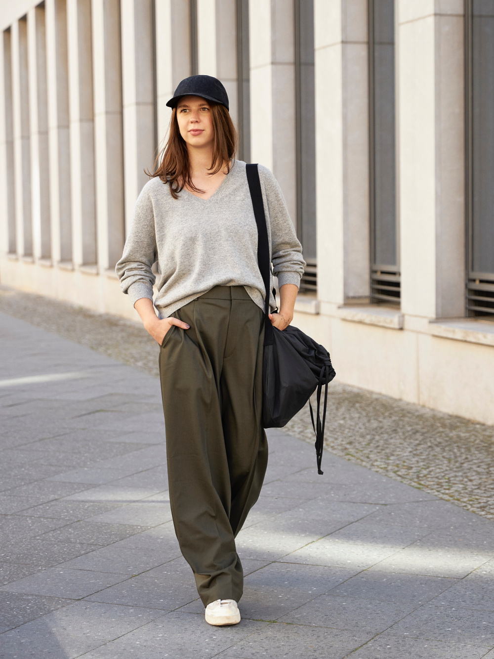Check styling ideas for「Wide-Fit Pleated Pants、Drawstring