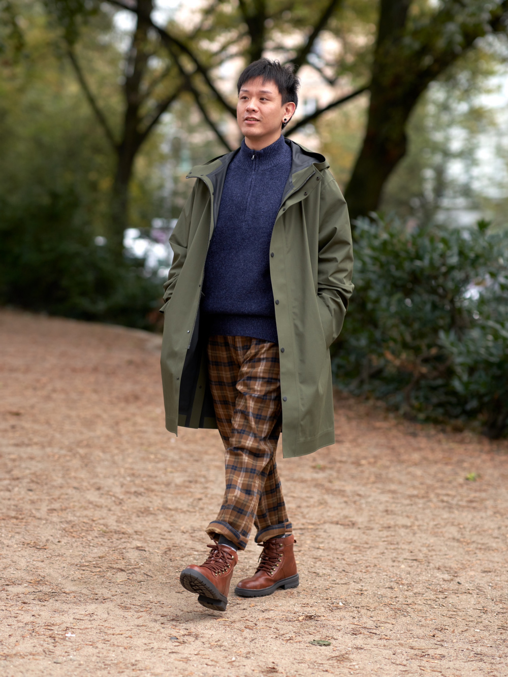 Check styling ideas for「MEN Uniqlo U Crape Wool Crew Neck Sweater、MEN Uniqlo  U Pile Lined Sweat Track Jacket」