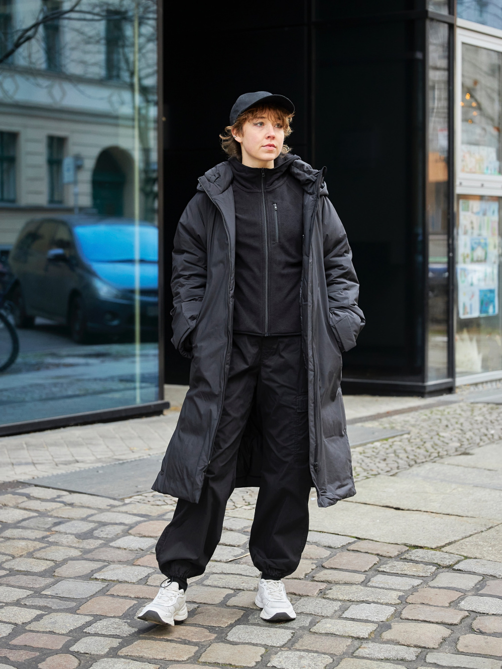 Check styling ideas for「Ultra Warm Hybrid Down Long Coat、Ultra Stretch  AIRism Jogger Pants」