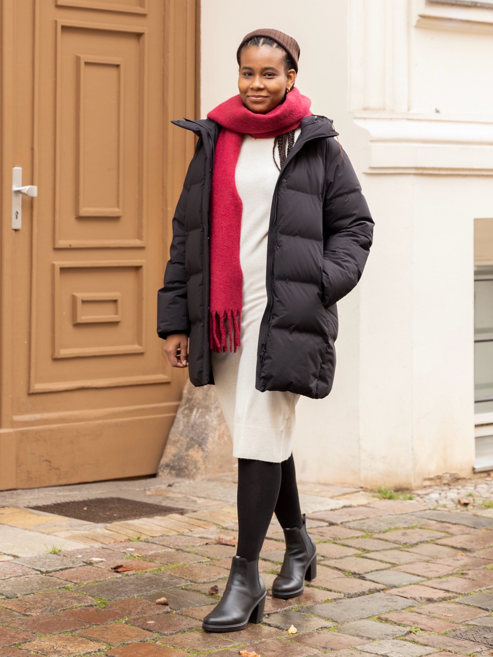 Check styling ideas forSeamless Down Short CoatSouffl Yarn Dress|  UNIQLO DE