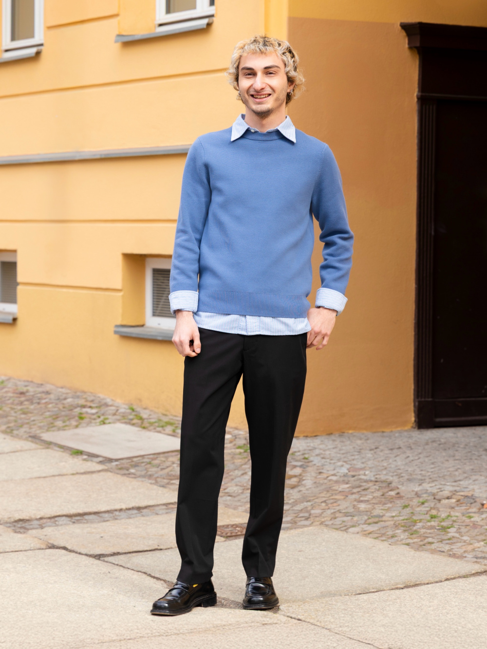 Check styling ideas forWashable Milano Ribbed Crew Neck SweaterOxford  Oversized Shirt| UNIQLO CA