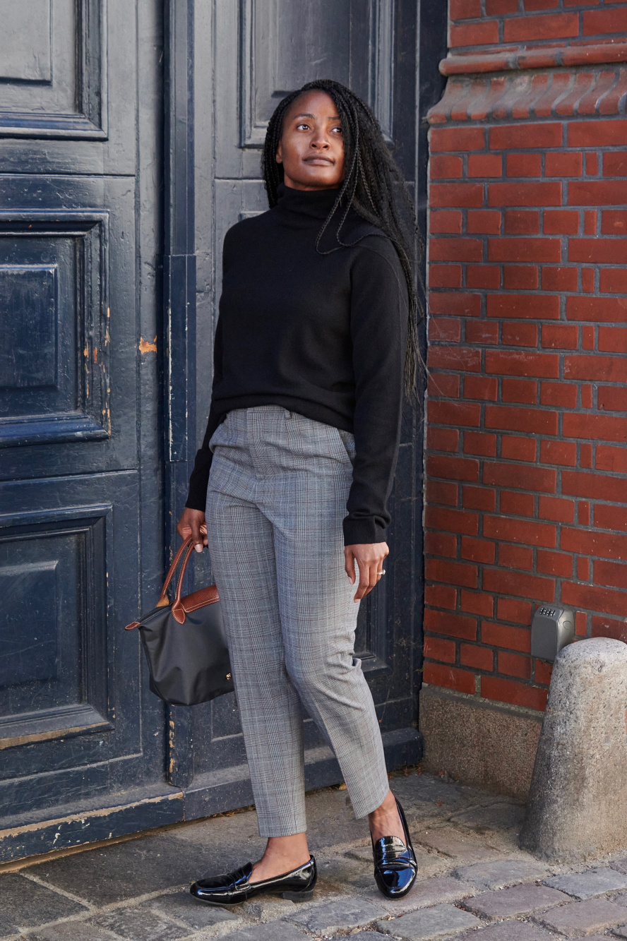 Check styling ideas for「CASHMERE TURTLENECK SWEATER、SMART ANKLE PANTS  CORDUROY」