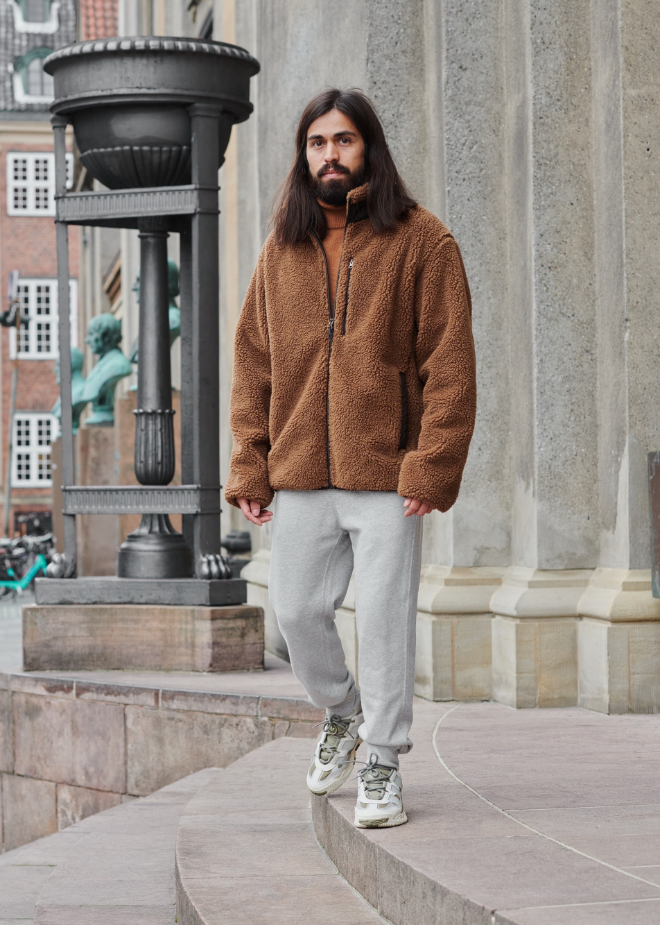 Check styling ideas for「Windproof Outer Fleece Jacket (2022  Edition)、HEATTECH Warm-Lined Pants」