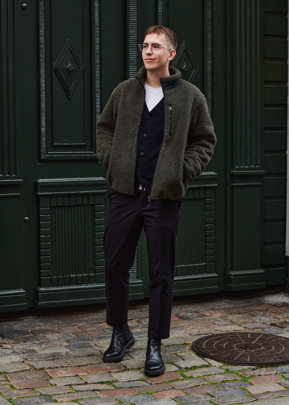 Check styling ideas for「Windproof Outer Fleece Jacket、HEATTECH Warm-Lined  Pants」