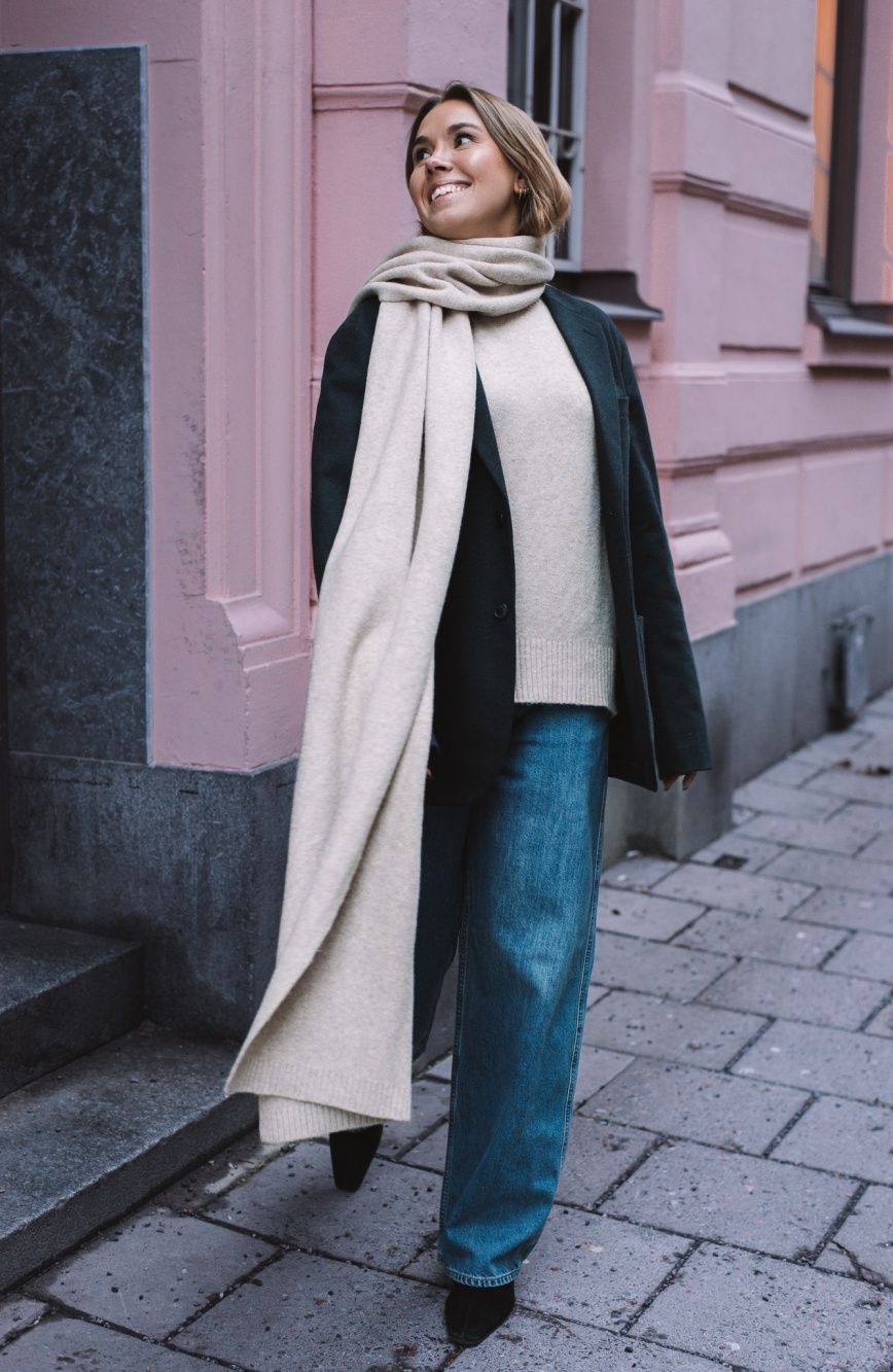 Check styling ideas for「HEATTECH LEGGINGS (ULTRA WARM)、SOUFFLÉ YARN KNITTED  SCARF」