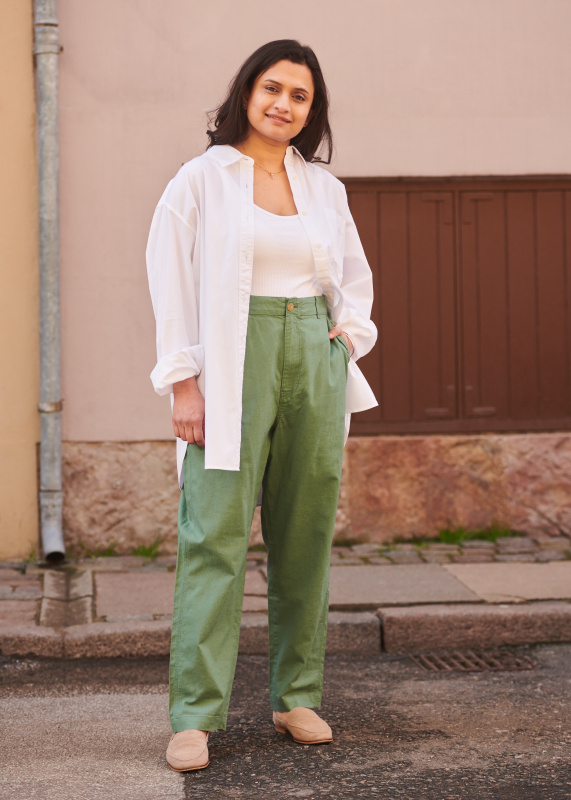 Check styling ideas for「U Tank Top、Linen Cotton Tapered Pants」