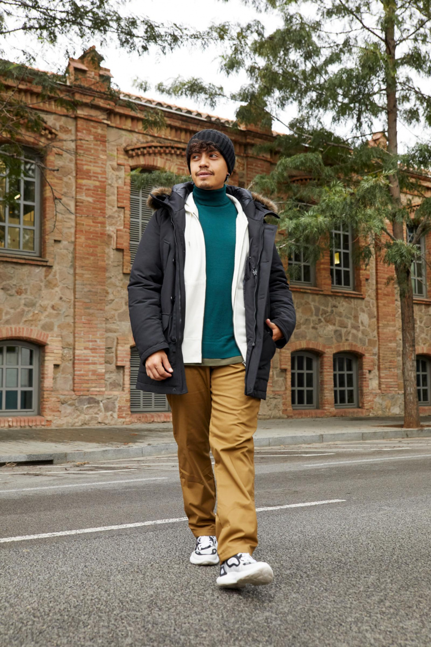 Check styling ideas for「Windproof Outer Fleece Jacket、HEATTECH Warm-Lined  Pants」