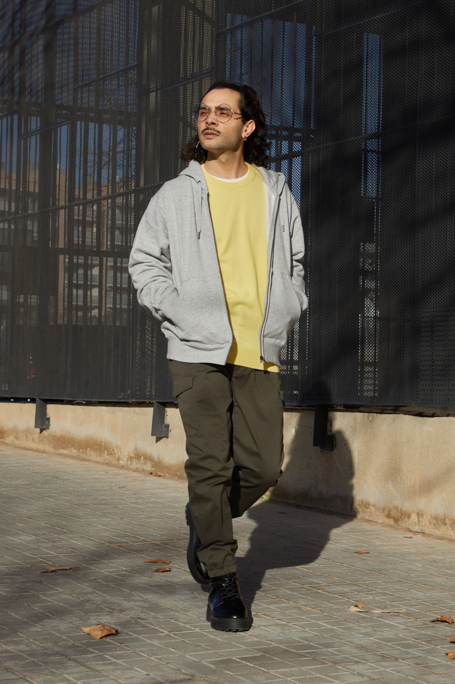 Check styling ideas for「Cargo Jogger Pants (Slim Fit)、HEATTECH Checked  Scarf」