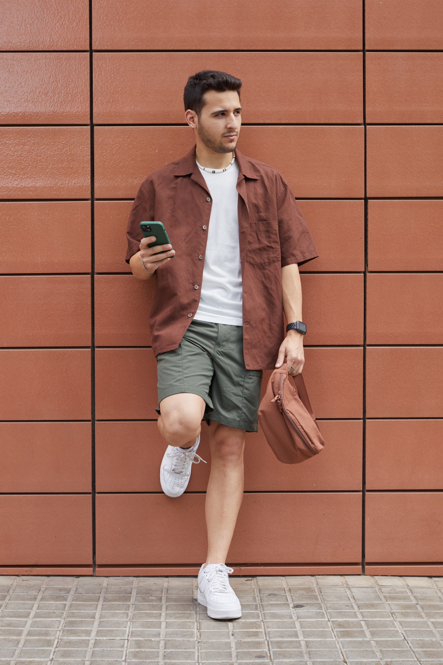 Brown t shirt outfit 2024 men