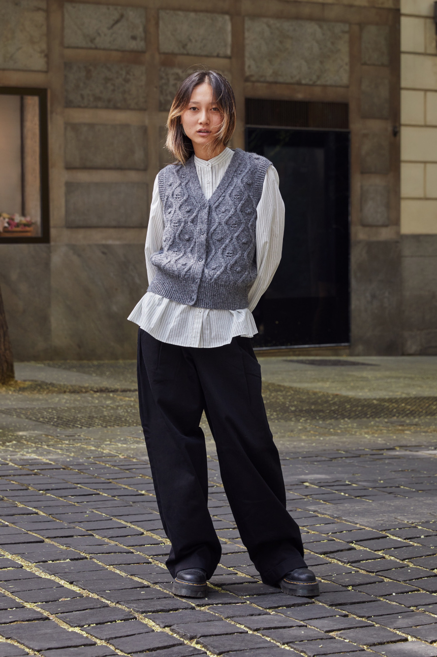 Check styling ideas for「INES DE LA FRESSANGE CREW NECK PUFF LONG SLEEVE  SWEATER、INES DE LA FRESSANGE DENIM PLEATED WIDE PANTS」| UNIQLO CA