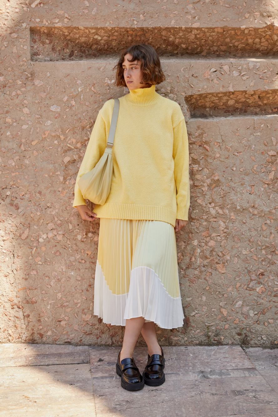 Check styling ideas for「VOLUME LONG SLEEVE BLOUSE、CORDUROY WIDE PANTS」